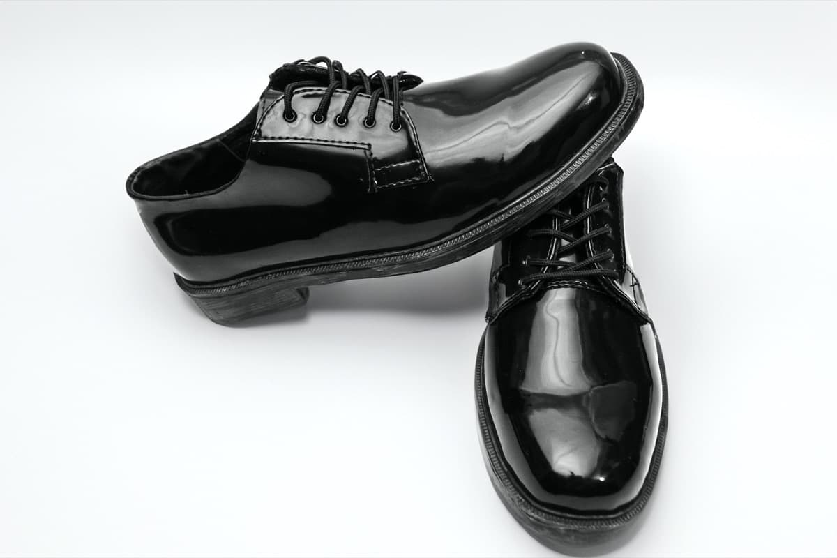 Zapatos de charol negro
